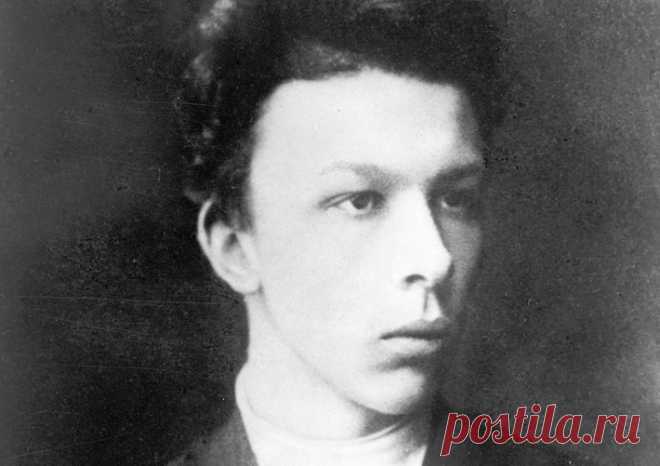 За что повесили Александра Ульянова, старшего брата Ленина Возможно, история России была бы иной, если бы 8 (20) мая 1887 года в Шлиссельбурге не был казнен 21-летний революционер-народоволец Александр Ульянов. Говорят, революция и свержение царизма стали местью В.И. Ленина за смерть старшего брата…