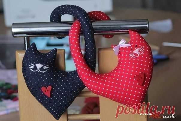 Мягкие игрушки своими руками. Влюбленные котики / Тильда, мягкие игрушки своими руками, выкройки / КлуКлу. Рукоделие - бисероплетение, квиллинг, вышивка крестом, вязание