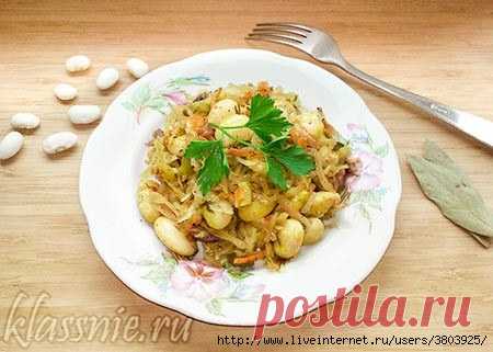 Тушеная квашеная капуста с соленым огурчиком и фасолью