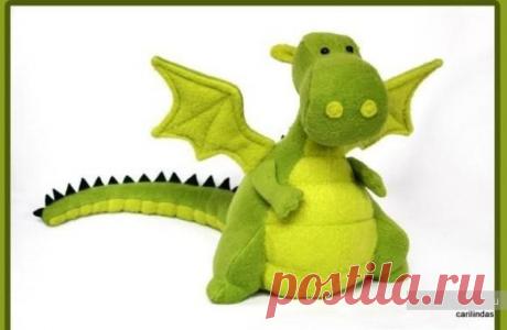 Дракон — маленькая мягкая игрушка своими руками, может быть это как раз то, вы искали :). Есть выкройка этой игрушки.