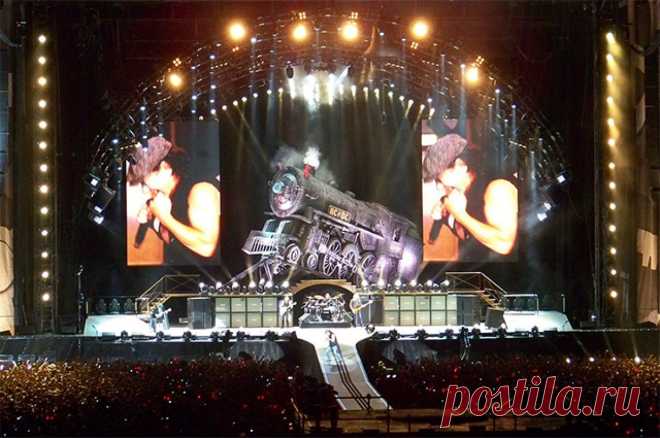 Умер первый барабанщик рок-группы AC/DC Колин Берджесс. Австралийский музыкант Колин Берджесс ушел из жизни, сообщили участники рок-группы AC/DC.