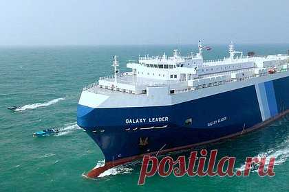 В Красном море обстреливают суда. Почему из-за этого вырастут цены на товары по всему миру?. Из-за участившихся случаев ракетных обстрелов в Красном море со стороны йеменских повстанцев-хуситов из шиитского военизированного объединения «Ансар Алла» мировой ВВП может потерять до десяти процентов. Многие крупнейшие логистические и энергетические компании уже перекрыли транзит грузов по этому маршруту.