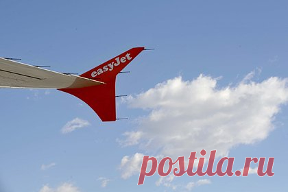 Молния ударила в самолет 90 пассажирами на борту. Молния ударила в самолет, летевший из Милана в Неаполь, на борту которого находилось 90 пассажиров. Об этом сообщает итальянская газета Il Messaggero. По информации издания, у воздушного судна повредилось крыло. При этом никто из пассажиров и членов экипажа не пострадал.