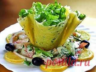 Сырные корзиночки
Cook Good - лучшие рецепты

Ингредиенты:
- кальмары - 400 г
- 3 небольших свежих огурчика (или китайская капуста)
- 2 вареных яйца
- 300 г сыра
- майонез для заправки