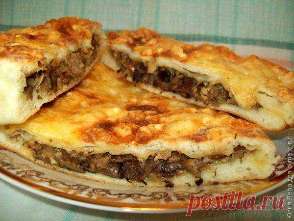 Закрытая пицца Кальцоне с фаршем и грибами / Рецепты с фото
