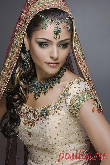 Быть честной, недоступной для света и куртизанкой для мужа, - значит быть женщиной гениальной. 

Оноре де Бальзак