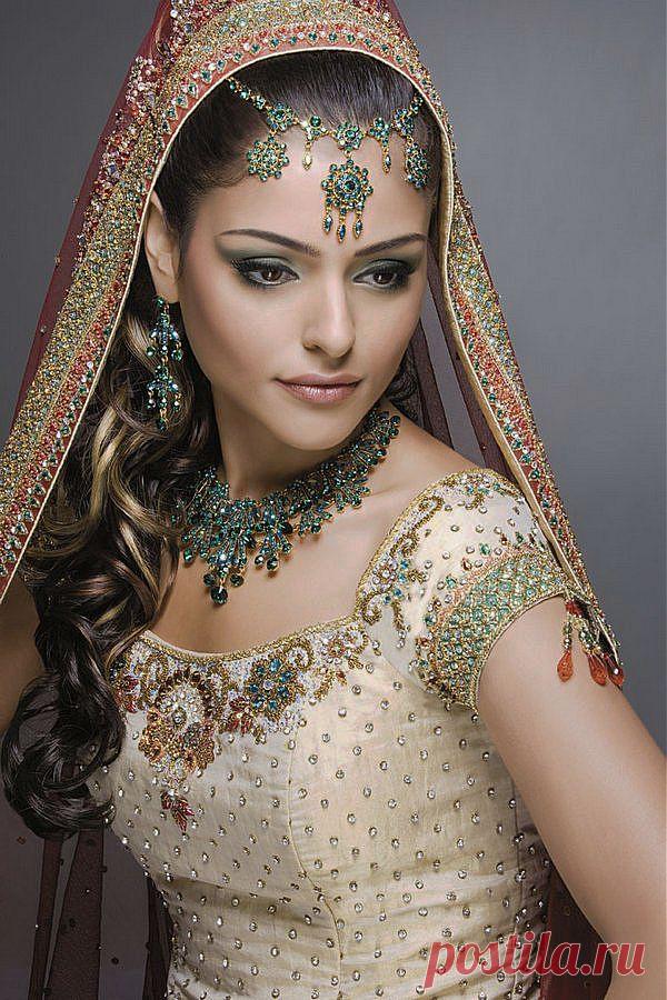 Быть честной, недоступной для света и куртизанкой для мужа, - значит быть женщиной гениальной. 

Оноре де Бальзак