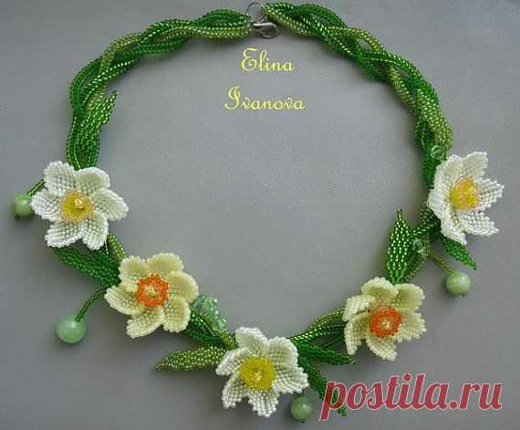 necklace narcissus flower beaded exclusive от Elinawonderland