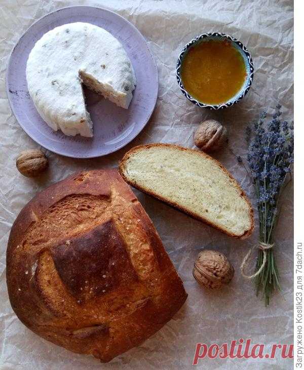 Домашний хлеб с мёдом и лавандой и Мягкий сыр с грецким орехом