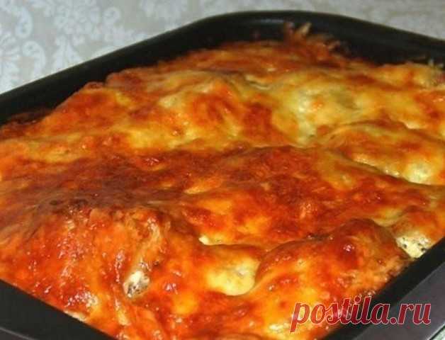 Курица, запеченная с гречкой

Крупа пропитывается соком мяса, получается гречневая каша божественного вкуса, особенно в сочетании с хмели-сунели, а сырная корочка, как фольга, сохраняет все полезные и питательные вещества внутри продукта.

Ингредиенты:
- курица средних размеров
- 2 стакана гречки
- сыр
- сметана
- лук
- чеснок
- приправа хмели-сунели
- соль
-раст. масло 1 ст л

Два стакана тщательно промытой крупы укладываем на смазанный маслом противень. Сверху посыпать м...