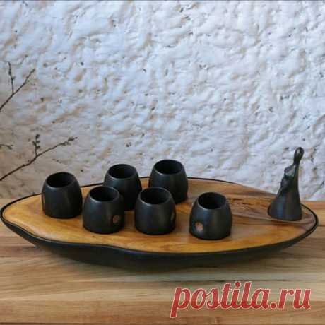 🌑 Набір для чайних церемоній 🌑
#ВеликаБогаїха #VelikaBogaiha #ceramics #blackceramics #instamug #homedesign #wabisabi #minimalism #ecodesign #tableware #kitchenware #cupsfortea #woodendesignware #handmadeinUkraine #українськийдизайн #кераміка #вабісабі #мінімалізм #чайнацеремонія #coffemug #kubek #кружка #набірчашок #чашка #пуер #кавовийнабір #ivasiukivan