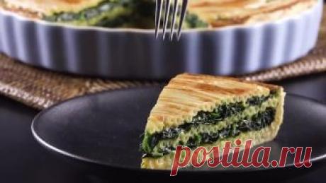 Выкладываем форму для выпечки картофелем - и в духовку. Просто слюнки текут