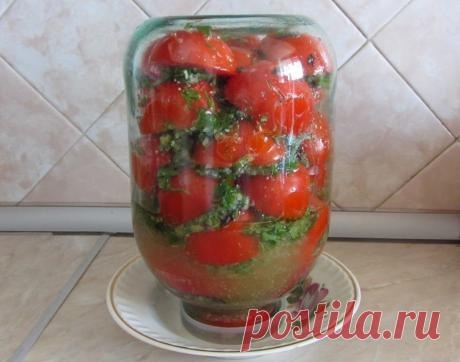 Быстрые помидоры по-корейски

Отличная закуска, которая радует любой праздничный стол - помидоры по корейски. Делается быстро и легко. Вкусно!

Ингредиенты:

-2 кг помидор порезать крупно (пополам)
-4 шт. болгарских перца
-2 головки чеснока
-зелень

Заправка:

-100 гр. уксуса
-100 гр. растит. масла
-100 гр. сахара
-2 ст. л. соли.

Приготовление:

Перец, чеснок (слова автора: я добавляла 2 шт. горького перца) перекрутить на мясорубке . Перемешать. Зелень порезать.
Укладыват...