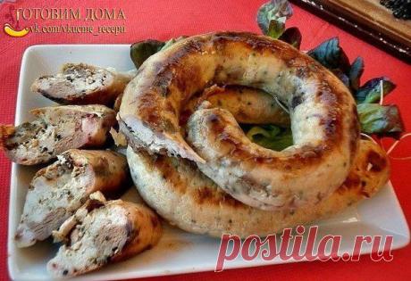 Домашняя колбаса с курицей и печенью.