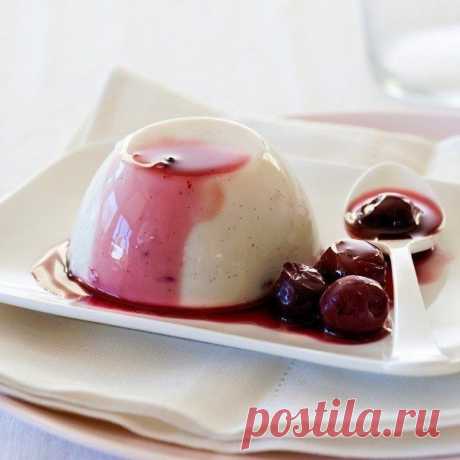 Диетическая панна-котта  
 
 На 100 гр - 59 ккал  белки - 12  жиры - 0 углеводы - 3   
 
Легкий и очень вкусный десерт, без вреда фигуре!  
 
Ингредиенты:  
 
 Молоко 1% - 100 мл  
 Творог обезжиренный - 400 г  
•Вишня замороженная - 100 г (или любые другие ягоды, фрукты на ваш вкус)  
 Желатин - 1 ст. л  
 Вода - 100 мл  
•Подсластитель - по вкусу  
 
Приготовление:  
 
Желатин замочить стаканом горячей воды. Вишню разморозить. После того как желатин набухнет, смешать его...