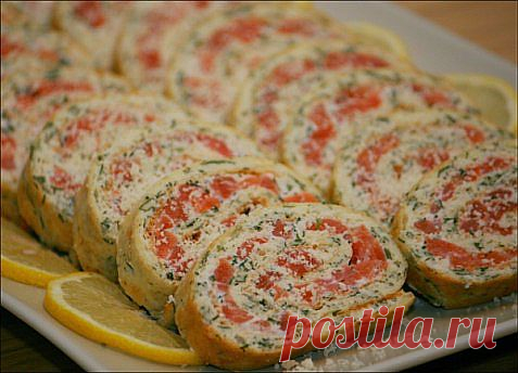 Рулет с зеленью и красной рыбой - изысканное объеденье)).