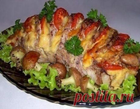 Кулинарные Рецепты: Свинина, запеченная «гармошкой», с картофельными «грибочками»