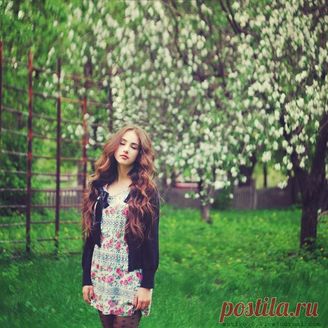 Весна - это время года, когда люди начинают обращать особо пристальное внимание на аморальное поведение кошечек и собак... хотя и те и другие занимаются этим круглый год.
Стас Янковский