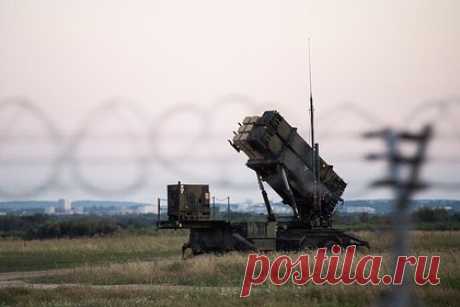 Шойгу заявил о поражении ЗРК Patriot в Киеве. Вооруженные силы (ВС) России поразили еще один зенитно-ракетный комплекс Patriot в Киеве. Об этом сообщил министр обороны Сергей Шойгу. «За последние дни уничтожены крупные склады западного вооружения в Хмельницком, Тернополе и Николаеве, поражен американский зенитный ракетный комплекс Patriot в Киеве», — сказал он.