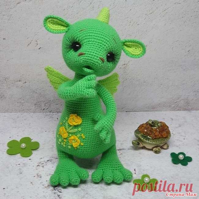 Дракончик Лакомка Добрый день всем! Сегодня за окном идет мелкий дождь. Так сыро, пасмурно и так не комфортно. А так уже хочется весны и тепла. Благо снег уже растаял.