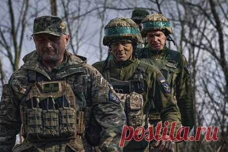 Украине предрекли поражение без поддержки Запада. Вооруженные силы Украины (ВСУ) зависят от военной и финансовой поддержки Запада, в том числе от вооружения, без этого армия республики потерпит поражение. Такие события предрек бывший премьер-министр страны Николай Азаров. По его словам, на Украине нет собственного производства снарядов, патронов, стрелкового оружия.