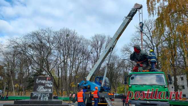 Экс-советник офиса Зеленского раскритиковал снос памятника Пушкину в Киеве. Сносы памятников российским писателям на Украине могут привести к тому, что западные политики начнут относиться к гражданам страны как к "дикарям" и "ресурсу". Об этом в своем Telegram-канале написал бывший советник ...