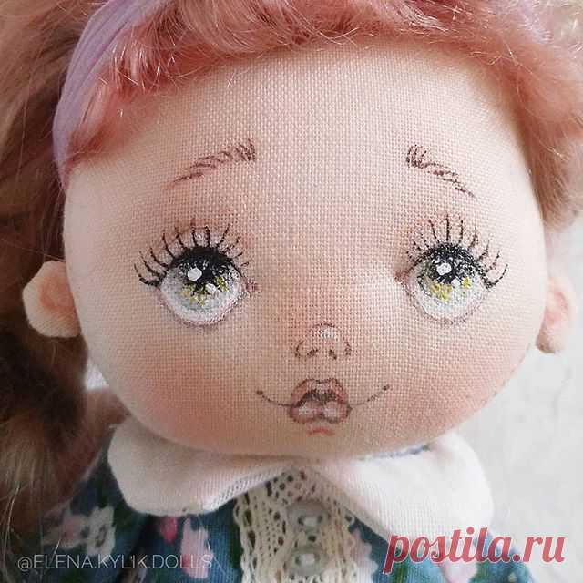 Мои выходные проходят волшебно😇
Совсем скоро вернусь в строй! Уже у самой руки хотят кроить и шить.
Спасибо, что переживаете, пишите и ждёте моих кукляшек 😘🙌