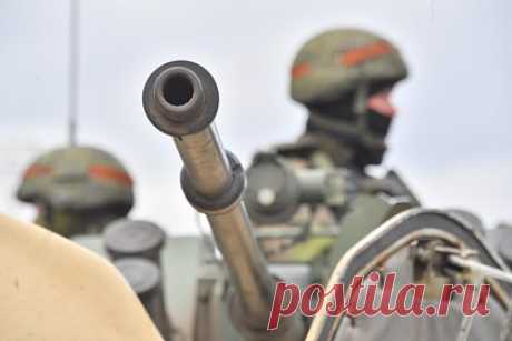 Российские войска отразили пять атак ВСУ на одном направлении боевых действий. Южная группировка российских войск отразила пять атак Вооруженных сил Украины на донецком направлении. Об этом в пятницу, 30 июня, журналистам сообщили в Министерстве обороны России. Атаки противника были отражены в районе сел Белогоровка, Красное и Первомайское, а также в районах поселков Северное и Каменка в ДНР.