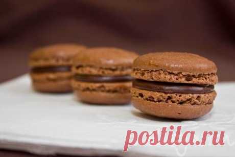 Шоколадные macarons.