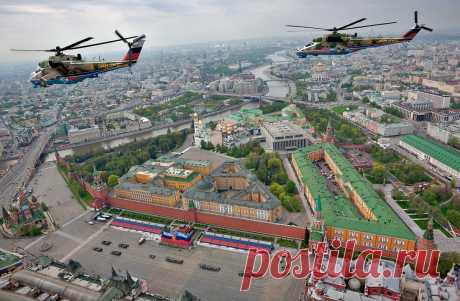 Беркуты над Красной Площадью, Москва