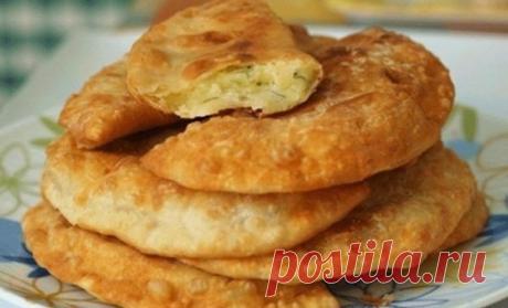 Бюджетные и очень простые в приготовлении вкусные пирожки-лепешки с картошкой и сыром Совсем нет никакой возни с тестом!