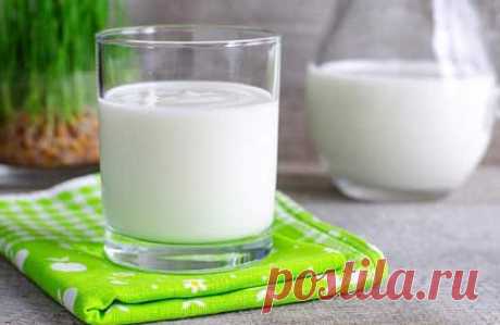 Какие продукты можно есть на ночь без вреда для фигуры? - Журнал для женщин Перекусите перед сном без угрызения совести! 1. Стакан кефира. Если голод не дает уснуть, это одно из лучших средств. Не забудьте добавить в кефир немного корицы или имбиря, так вы запустите сжигание жира во время сна. 2. Грейпфрут. Вкусно и полезно, не отложится в жир. Он обладает так называемой «отрицательной» калорийностью, то есть организм тратит […]