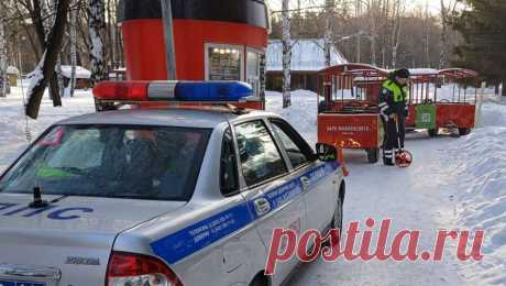 Детский паровозик сбил ребенка в парке Екатеринбурга. В Екатеринбурге сотрудники полиции устанавливают обстоятельства ДТП с участием несовершеннолетнего. Об этом сообщает пресс-служба ГИБДД Свердловской области. Инцидент произошел на территории парка имени Маяковского, под колеса детского ...