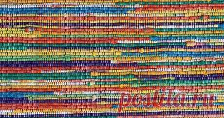 Free Rag Weaving Tutorial Want to try your hand at weaving with rags.  Download this free pdf and get started on one of the three projects.