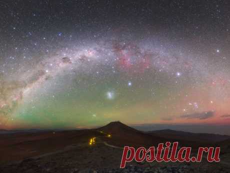 Игра красок Млечного Пути – один из любимых сюжетов фотографов всего мира. Собрали для вас небольшую фотогалерею на сон грядущий – наслаждайтесь ✨