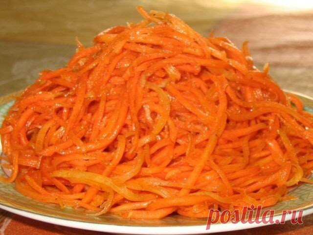 Вкусная корейская морковка как в лавках и на рынке!
Продукты:
Морковь - (800г)
Чеснок - 2 маленьких головки
Подсолнечное рафинированное масло - 100 мл
Уксус 9% - 30-50 мл
Сахар - 2 ст.л.
Соль - 0,5 ч.л. .
Кориандр молотый - 1 ст.л. .
Черный перец - 0,5-1 ч.л. .
Молотый грецкий орех - 1-2 ст.л. (по желанию)
Паприка - 1 ч.л. .
Красный острый молотый перец - 0,5-1 ч.л. (С красным перцем осторожнее! 
Мы любим острое. Рекомендую добавить 0,5 ч.л., через сутки попробовать, если мало, добавите ещё!)
П