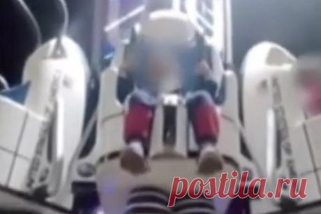 Мать и двое детей получили травмы из-за падения аттракциона в парке развлечений. Мать с двумя детьми получили травмы позвоночника из-за падения аттракциона в парке развлечений в Бразилии. Женщина и двое детей 12 и 4 лет решили прокатиться на «космическом корабле». Семью пристегнули к креслам, и они начали медленно подниматься вверх. Внезапно аттракцион сорвался и упал на землю.