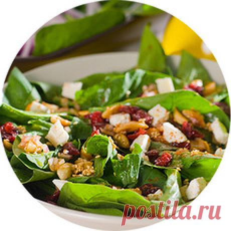 Рецепт приготовления салата со шпинатом, клюквой, орехами, сыром фета и оливковым маслом с фотографиями, пошаговым описанием и ингредиентами