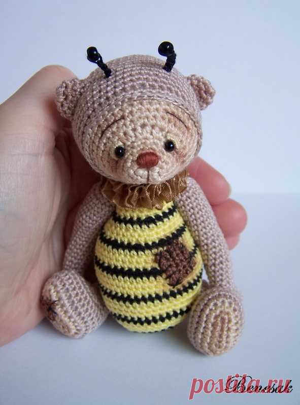Bee / Teddy Bears & Pals / Teddy Talk: Creating, Collecting, Connecting