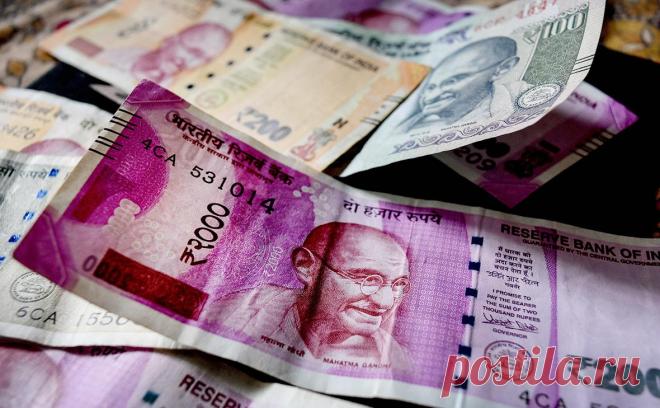 МИД Индии рассказал о работе с Россией над зависшими рупиями. Страны работают над решением проблемы, заключены новые соглашения, сказал замглавы МИД Индии. Сторонам предстоит обсудить, возможно ли распространить механизм торговли в рупиях на новые сферы