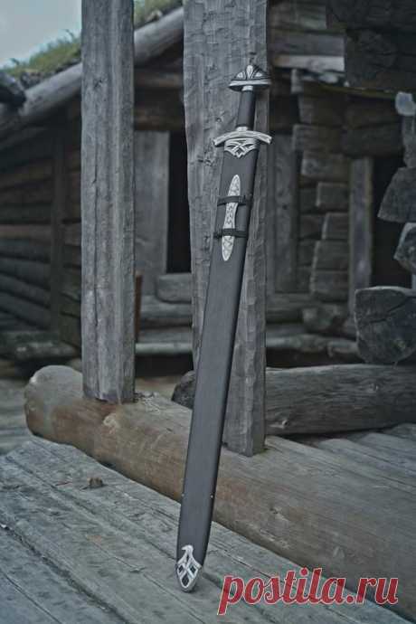 Меч «Northmen». Дамасская сталь. Всечка белым металлом.