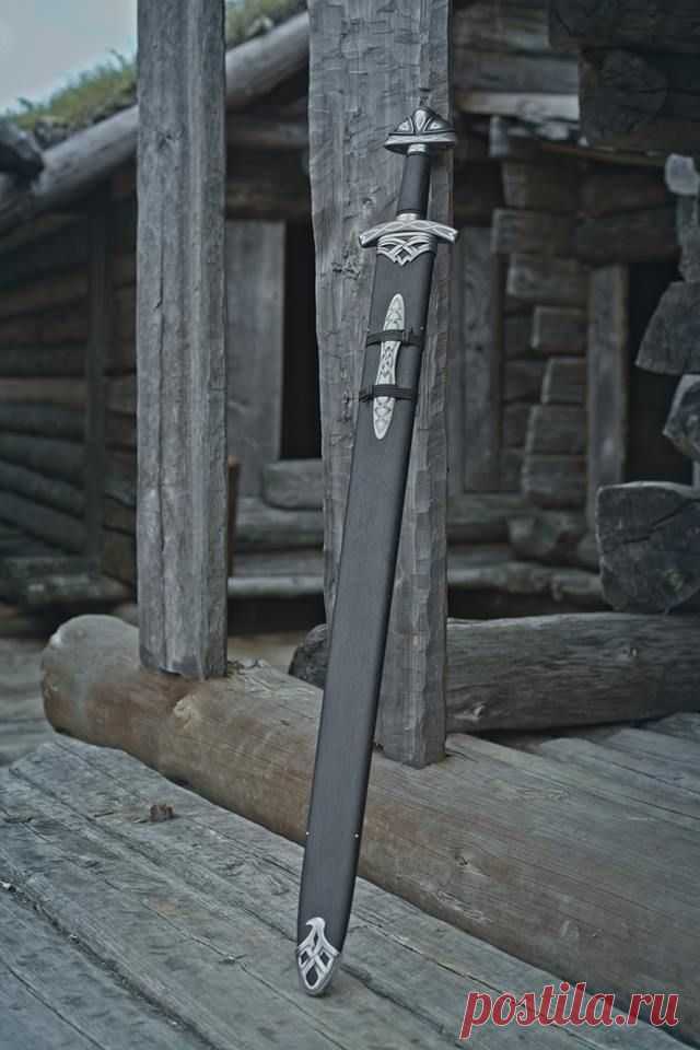 Меч «Northmen». Дамасская сталь. Всечка белым металлом.