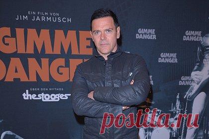 Барабанщик Rammstein высказался о секс-скандале вокруг Тилля Линдеманна. Барабанщик немецкой рок-группы Rammstein Кристоф Шнайдер высказался об обвинениях в адрес фронтмена коллектива Тилля Линдеманна. Шнайдер заявил, что шокирован скандалом вокруг лидера Rammstein, которого прокуратура Берлина обвиняет в преступлениях сексуального характера.