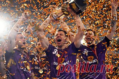 Российского гандболиста-чемпиона задержали в Белоруссии. Двукратного чемпиона России по гандболу Александра Синицына задержали во время сборов в Белоруссии. Cпортсмен с одноклубниками находился в караоке в Бресте, где ввязался в драку. Участников конфликта задержали, в отношении Синицына возбудили уголовное дело по статье «Хулиганство».