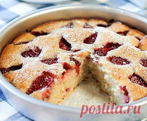 Легкий клубничный пирог из того, что есть в холодильнике 



Обожаю простые рецепты!









ИНГРЕДИЕНТЫ

1 ½ чашки муки 
1 ½ чайной ложки разрыхлителя
½ чайной ложки соли
6 столовых ложек сливочного масла, размягченного,
1 чашка плюс 2 столовые ложки саха…