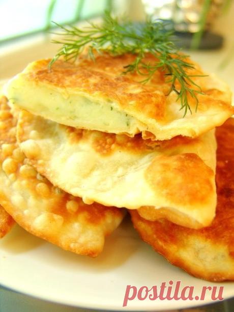 Чебуреки с картофелем и сыром.