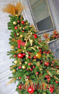 Новогодний декор в аренду | Елка и композиция (гирлянда) в красно-золотых тонах - Артмикс Дизайн