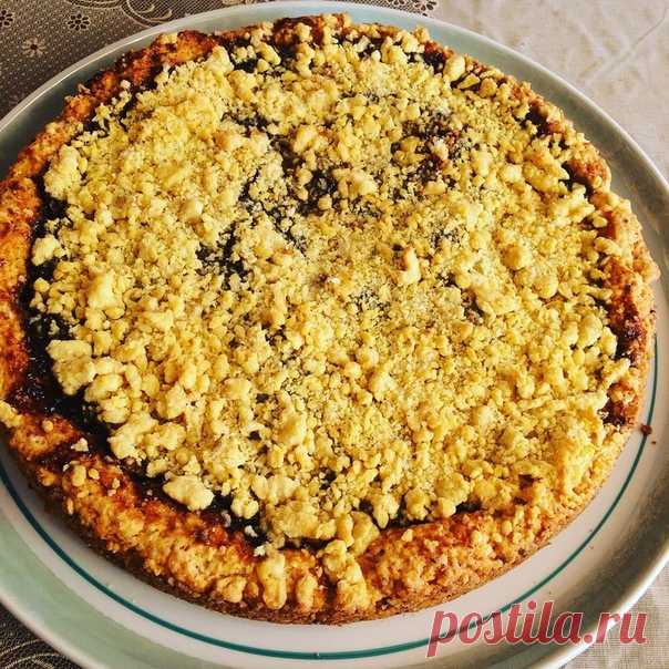 «КЮХЕН ПО-НЕМЕЦКИ»

ТЕСТО:

200 грамм муки
10 грамм разрыхлителя
90 грамм сахара
5 грамм ванильного сахара
90 грамм Творога
1 яйцо 
1 белок
35 грамм растительного масла
Все продукты взвесить на кухонных весах и замесить тесто. Выложить руками в разъемную Форму 26 см и сделать бортики ( примерно 3-4 см в высоту )

НАЧИНКА: любое густое варенье, джем или повидло .

Выкладываем на сырое тесто примерно 250 грамм ( я брала сливовое повидло)

СТРЕЙЗЕЛЬ (крошка): ⠀⠀ ⠀⠀ ⠀⠀ ⠀⠀ ⠀⠀ ⠀...