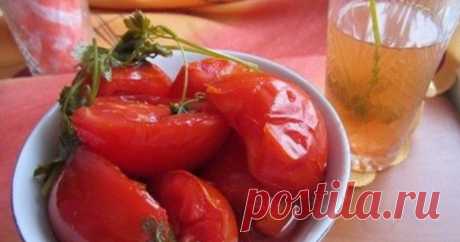 Невероятно вкусные помидоры дольками на зиму 
Ингредиенты:


Для заливки на 1 л воды:
сахар — 6 ст.л.
соль — 50 г,
уксус 9% — 3-4 ст.л.


Приготовление:

Укладываем в литровые банки разрезанные пополам помидоры (лучше дамские пальчики), переклад…