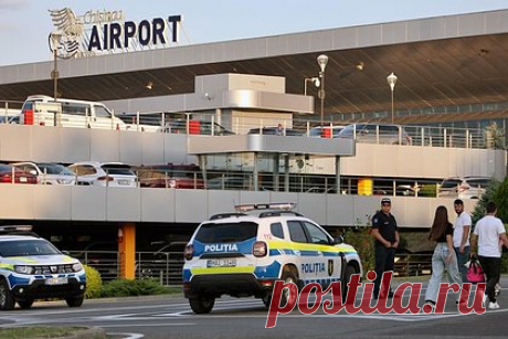 Представители Таджикистана прибыли в Молдавию после теракта в аэропорту. Представители Таджикистана прибыли в Молдавию после теракта в аэропорту Кишинева, который устроил гражданин республики. Об этом сообщил начальник департамента информации и печати МИД Таджикистана Шохин Самади. 30 июня 42-летний гражданин Таджикистана Рустам Ашуров устроил стрельбу в аэропорту молдавской столицы.